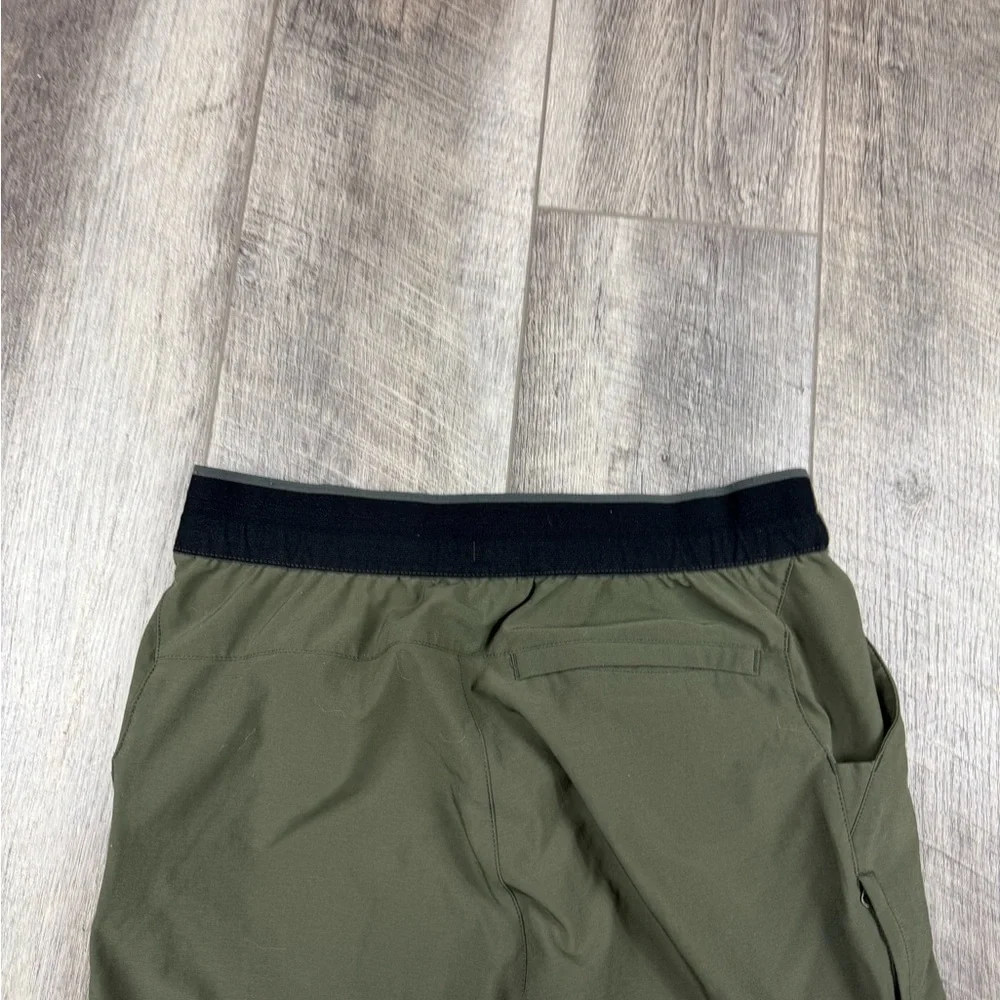 North Face Mens Olive Hiking Shorts‎